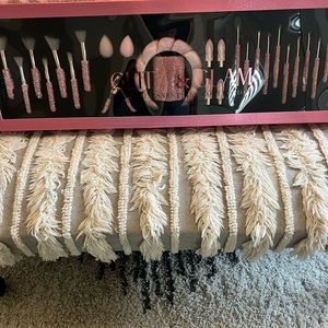 🩷Glitz & Glam Pink Bling 30 Piece Essentials Collection Set🩷